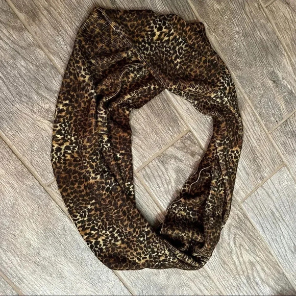 Michael Kors infinity scarf Animal print Soft Cozy Winter 16” X 27” - Picture 3 of 8